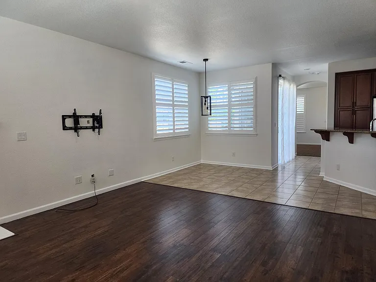 1086 Silver Coyote Dr — Photo 19