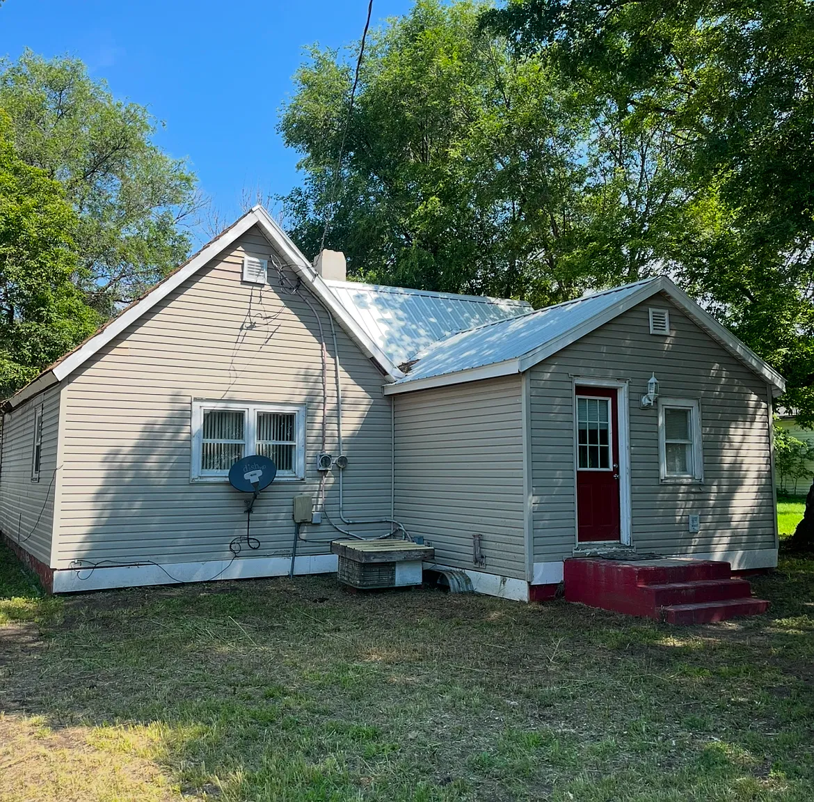 3 bed, 1.5 bath, 1050 sqft, $1,600 — Photo 1