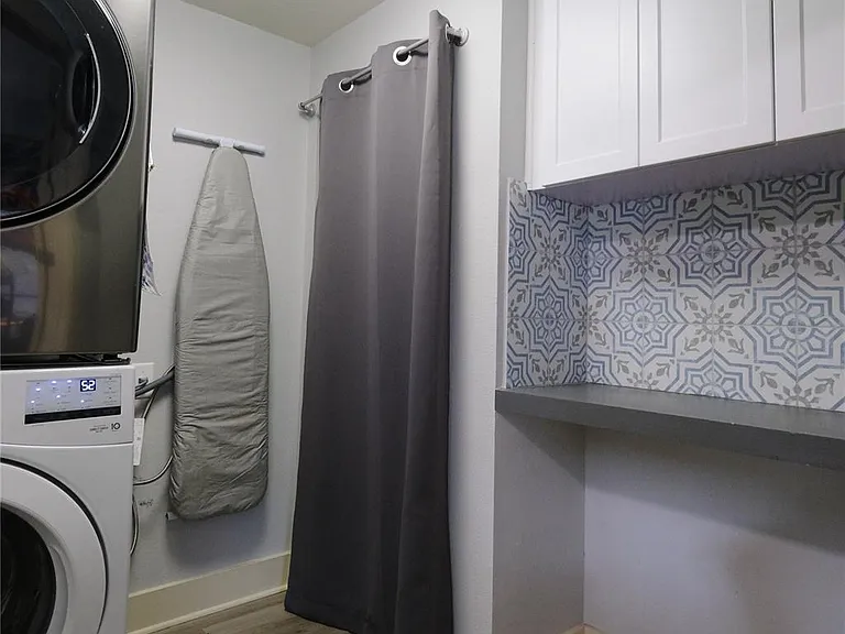 604 Allen St #104 — Photo 15