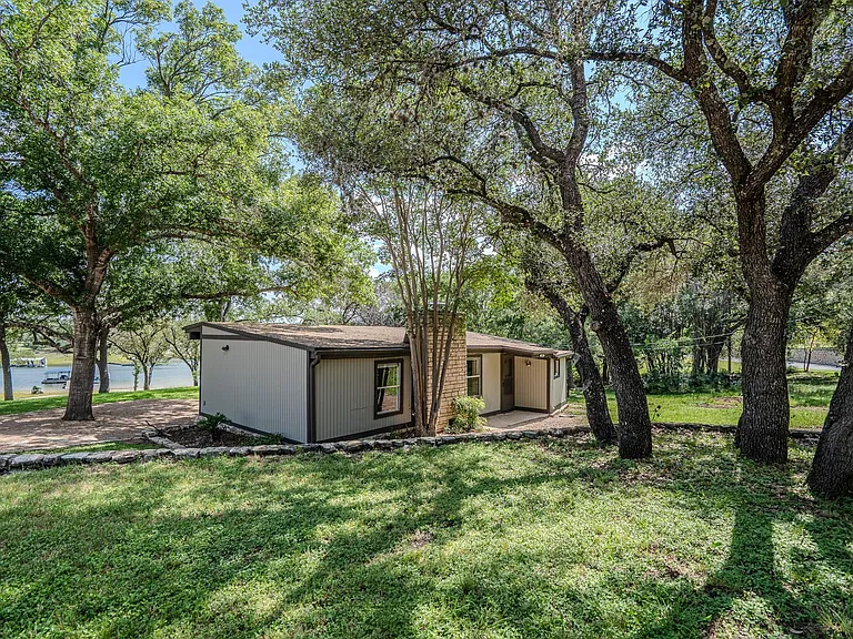 16013 Edwards Dr — Photo 1