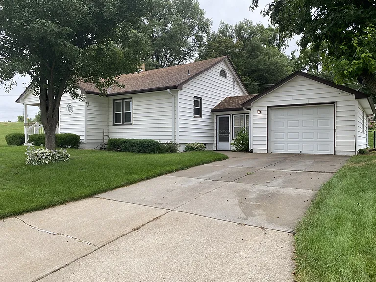 20451 Poplar St — Photo 1