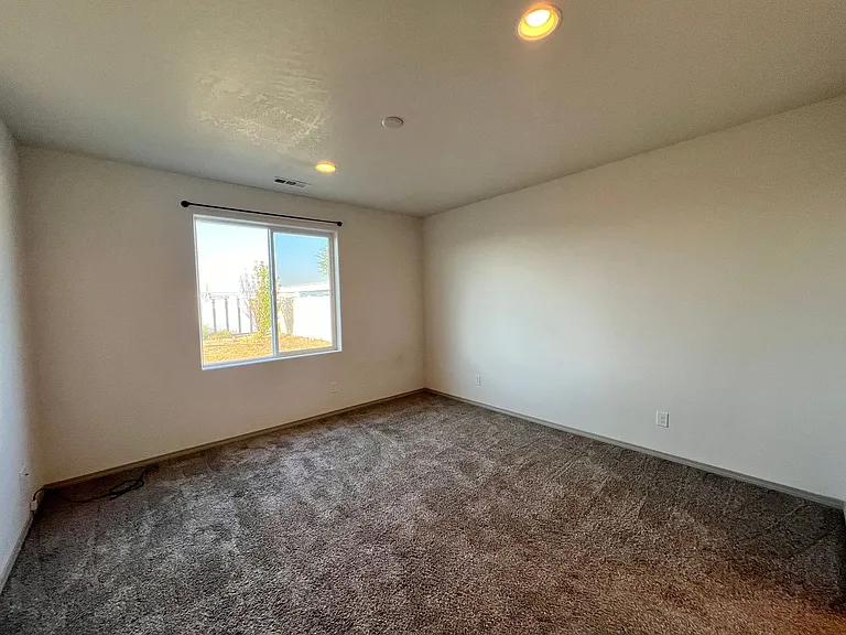 1352 E Nen Dr — Photo 12