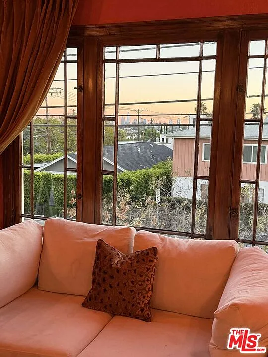 Studio, 1.0 bath, 725 sqft, $2,400 — Photo 1