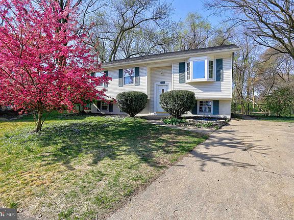 4th image of 8235 Sherbrooke Ct