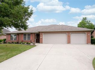 816 Yorkshire Rd, Tipp City, OH 45371