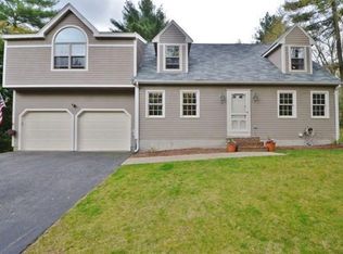 16 Rockdale Hill Cir, Upton, MA 01568