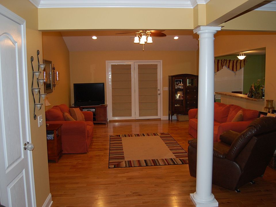2nd image of 20 Gaines Cir