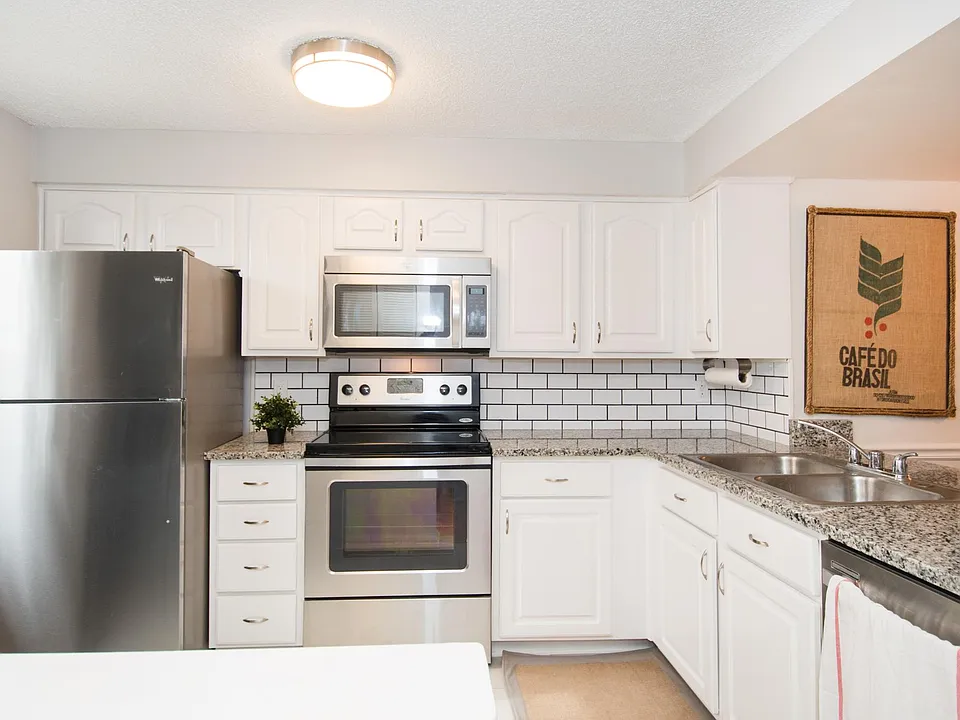 9424 Lexington Cir