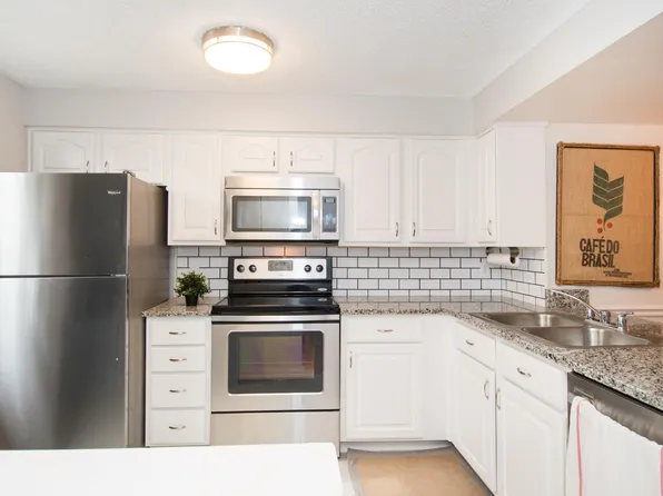 9424 Lexington Cir, Charlotte, NC 28213