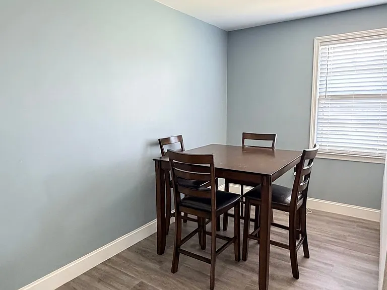 111 Hunter Dr — Photo 4