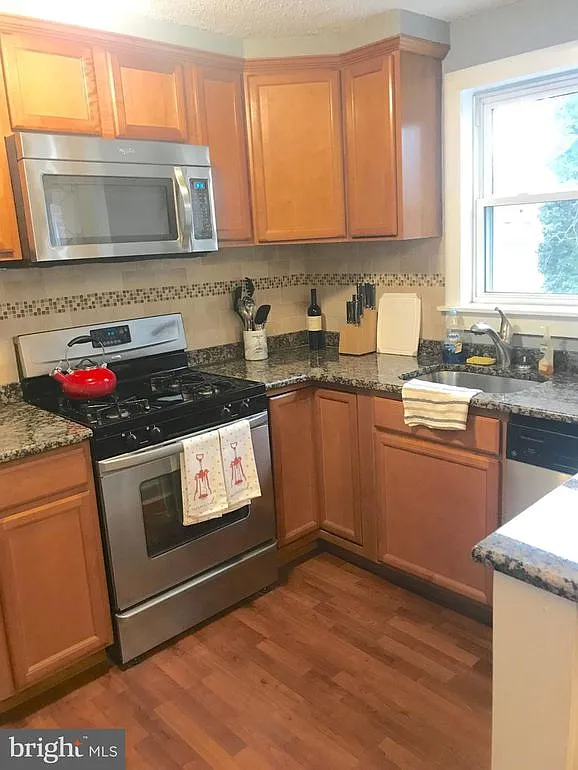 3 bed, 1152 sqft, $2,500 — Photo 3