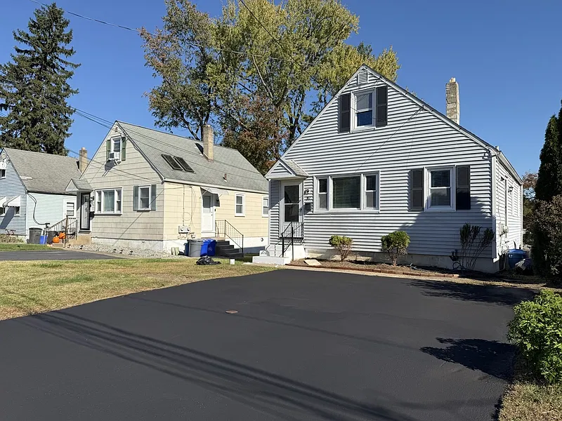 4 bed, 1.5 bath, 1300 sqft, $2,650 — Photo 2