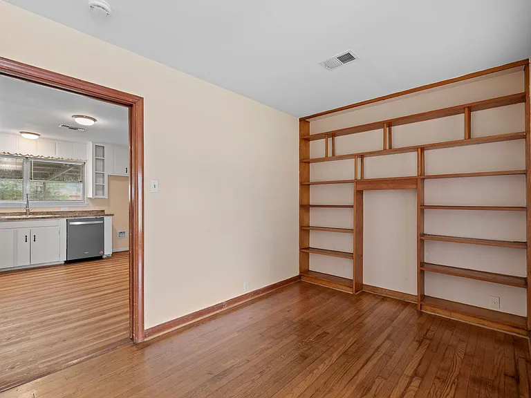 1027 Stonecrest Dr — Photo 8