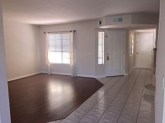 4th image of 330 Windjammer Cir