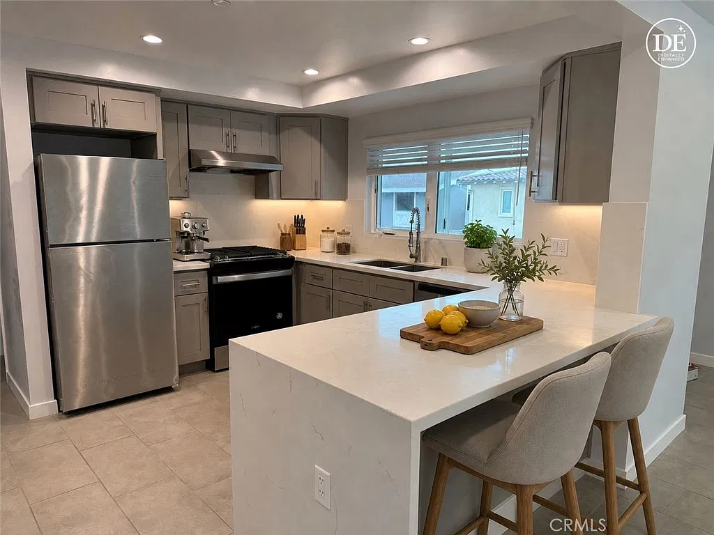 2 bed, 1200 sqft, $5,200 — Photo 3