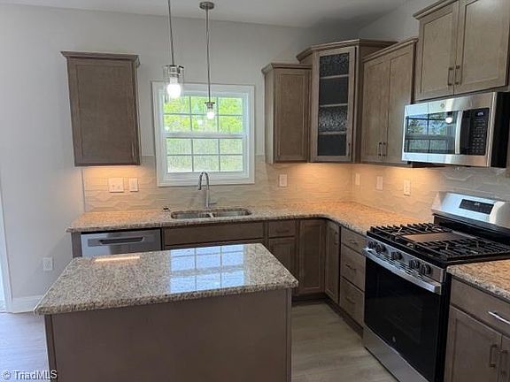 4th image of 1336 Dandridge Dr