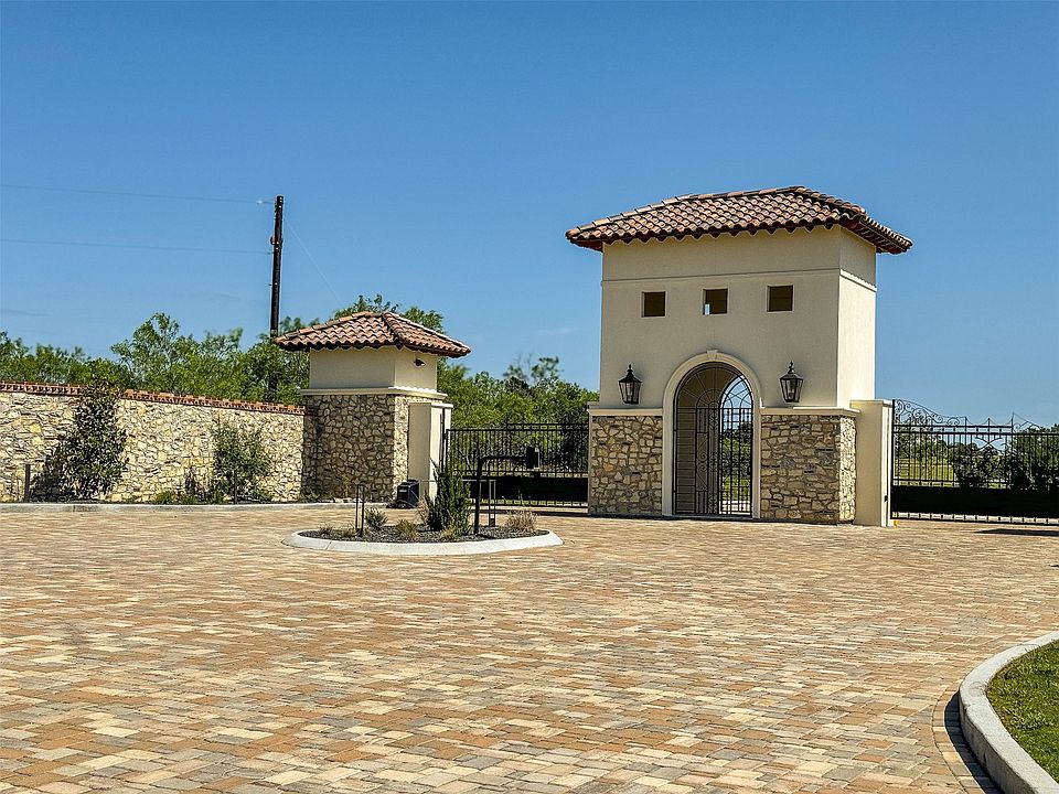 1st image of 2027 Verona Dr