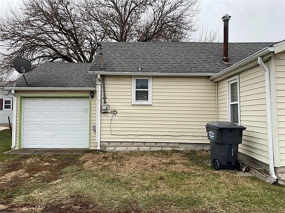 2nd image of 109 W Berry St