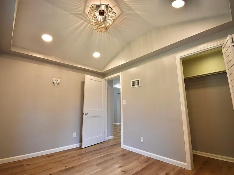 437 W 6th Ave #B — Photo 7
