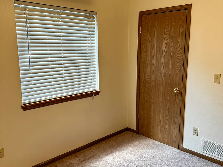 512 S Dubuque St #2 — Photo 12
