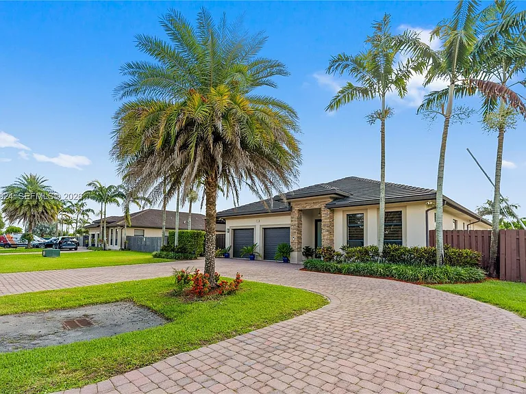 21365 SW 177th Ct — Photo 42