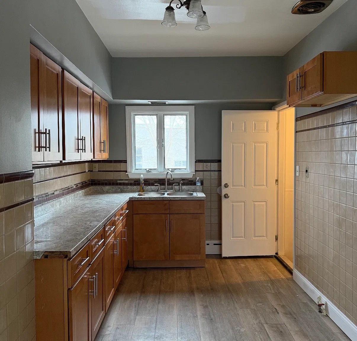 3 bed, 2612 sqft, $1,350 — Photo 1