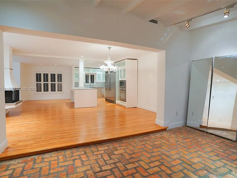 355 Redwood Ln — Photo 8