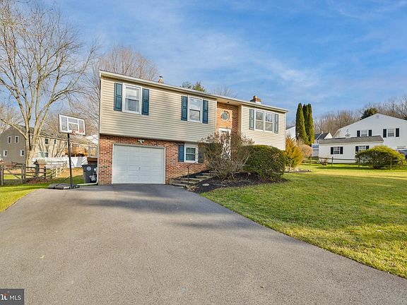 2nd image of 470 Donofrio Dr