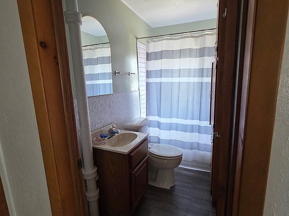 5th image of 205 Chestnut St