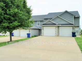 3235 SW Iron Creek Dr, Blue Springs, MO 64015