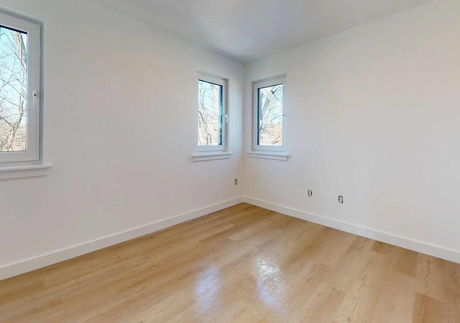 Brand new 4 bed 2 bath.... SEPT 1ST — Photo 4