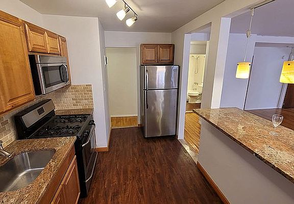 5th image of 581 Academy St APT 1E
