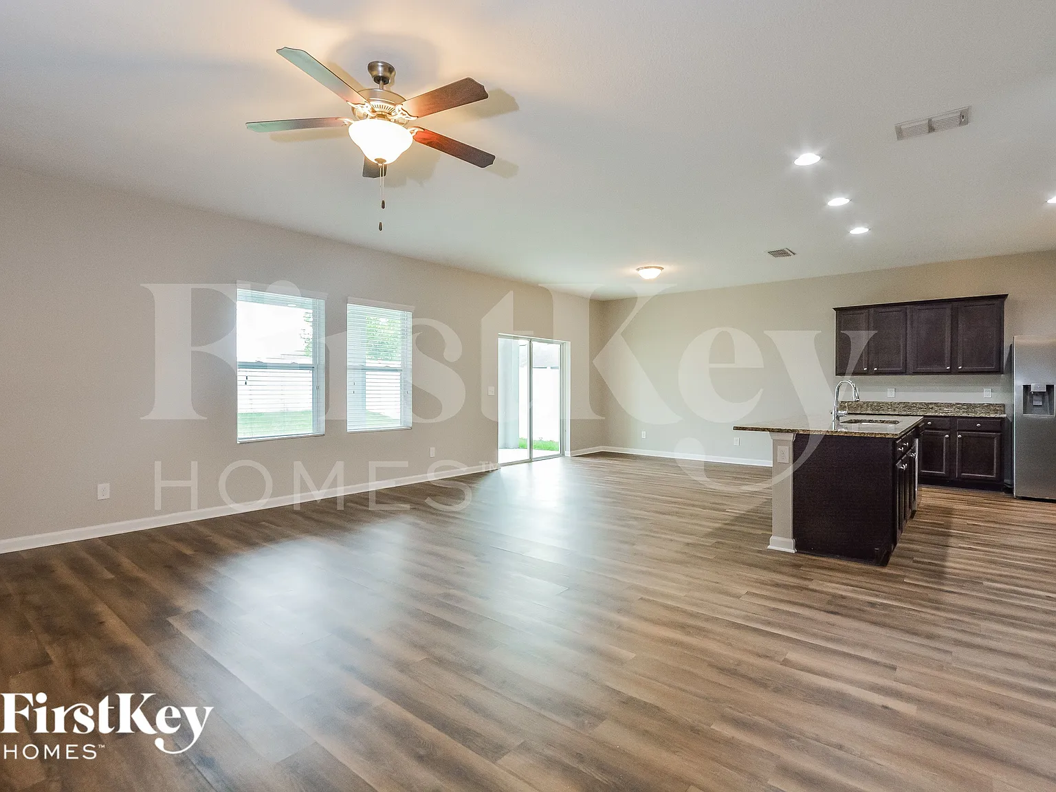 4 bed, 2.0 bath, 1999 sqft, $2,210 — Photo 3