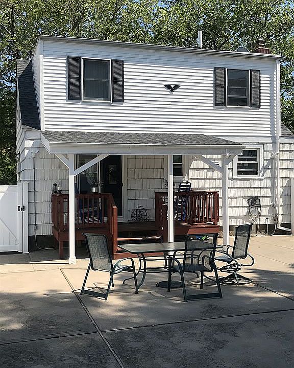 2nd image of 701 N Railroad Ave