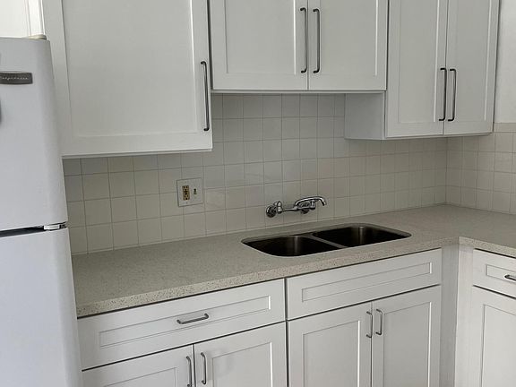 4th image of 3612 Effie St