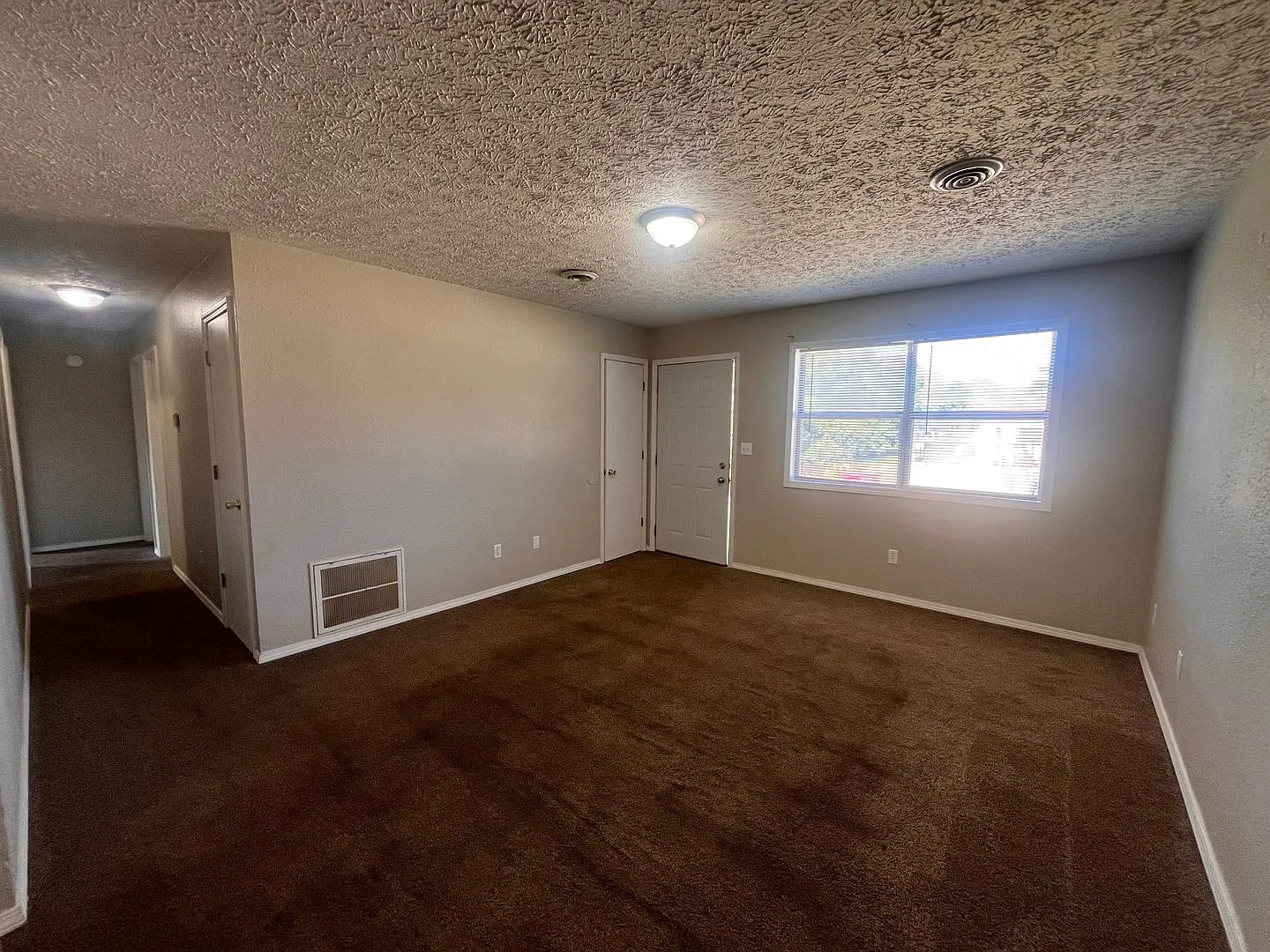 15525 Tampa — Photo 3