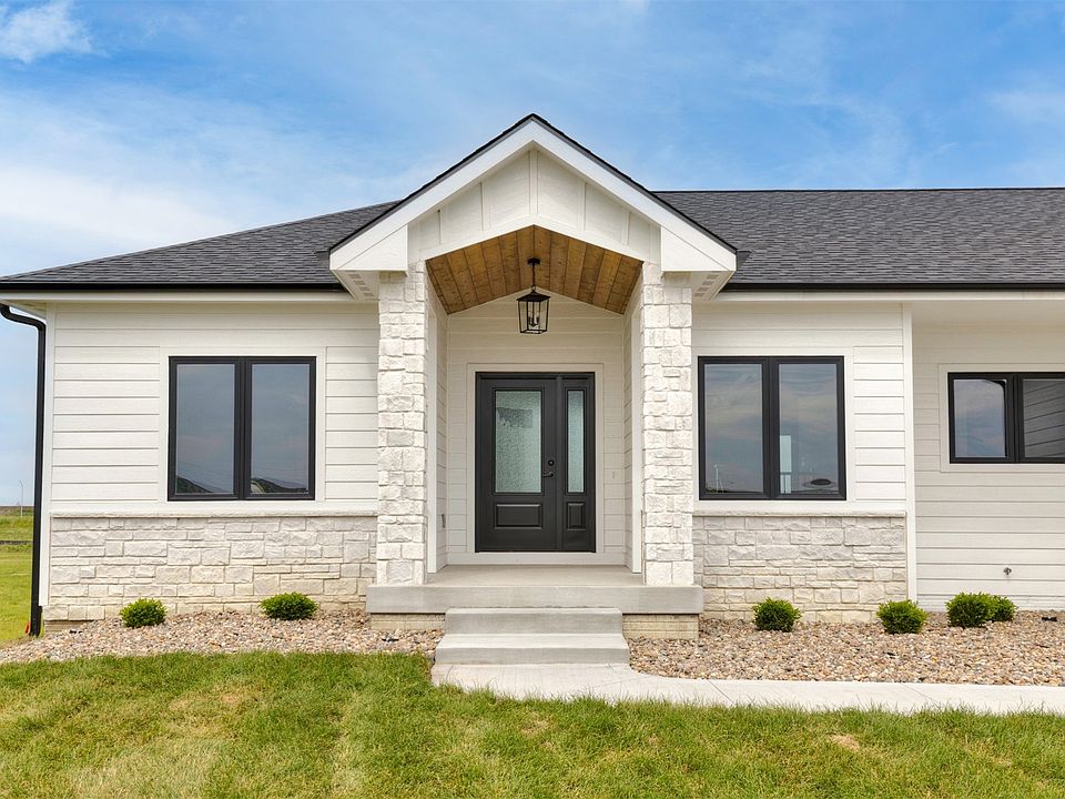 1st image of 1113 Willow Dr