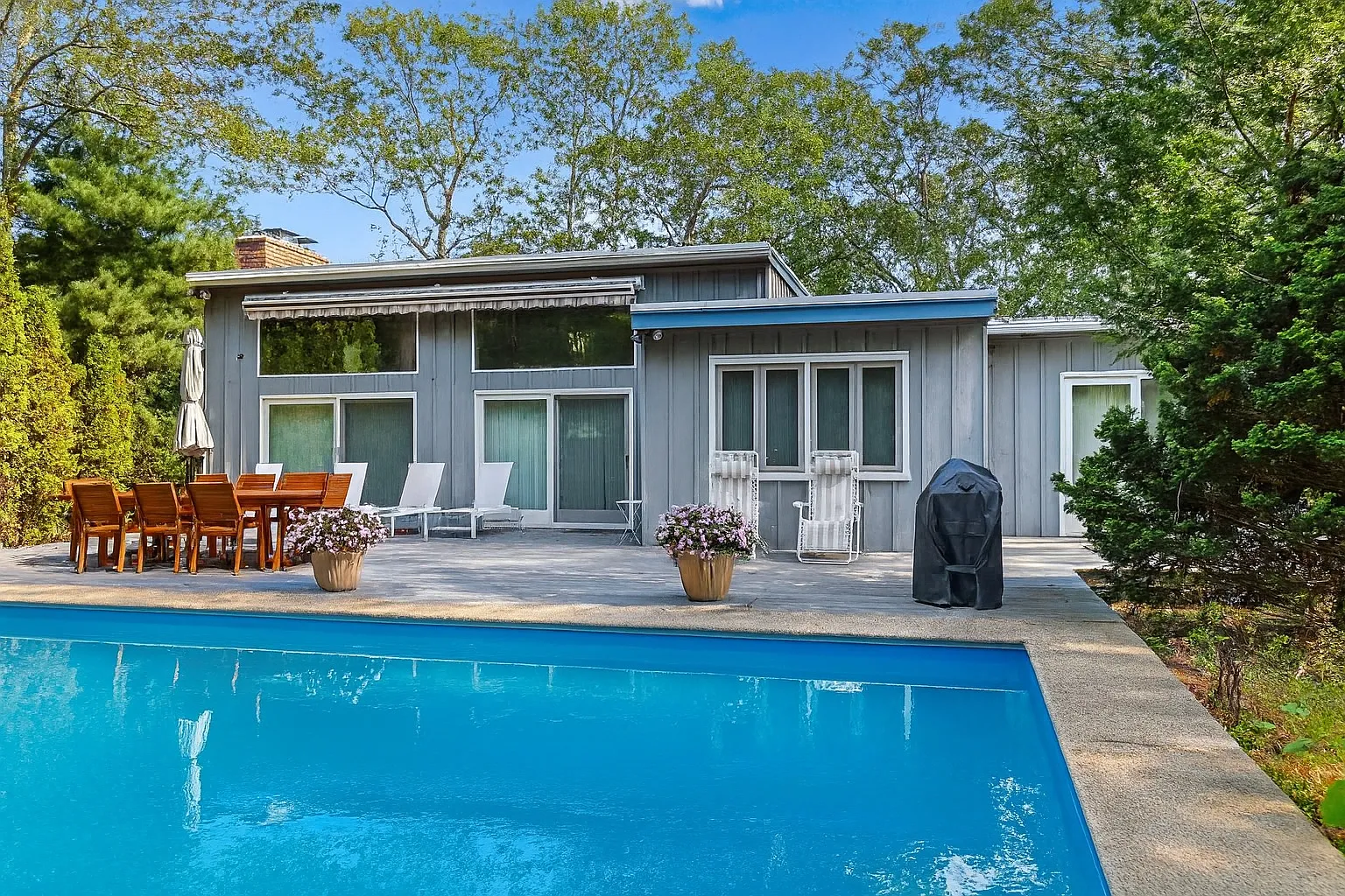 Contemporary Hamptons Retreat with Pool — Photo 1