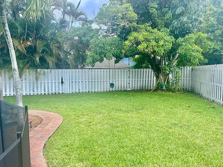 7851 NW 5th Pl — Photo 13