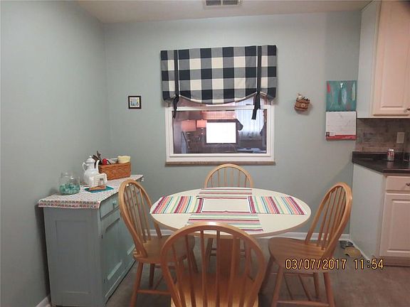 5th image of 604 Pleasant Dr