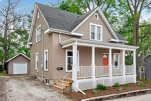 308 S Prairie St Photo 1