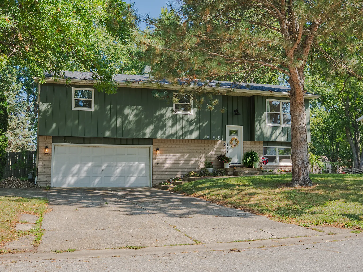 3 bed, 2.5 bath, 1824 sqft, $2,500 — Photo 3