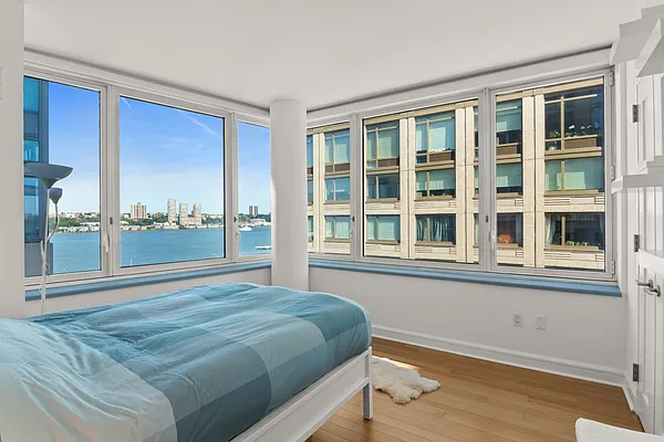 Sold by Nest Seekers International | media 11