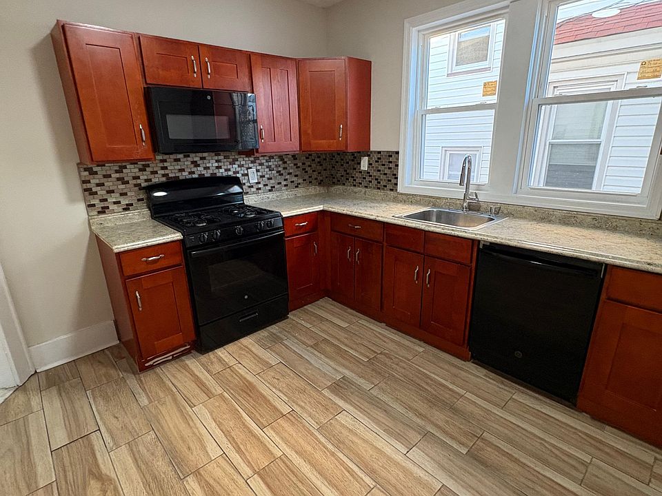 1st image of 167 Brookwood St APT 1