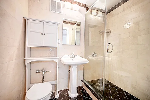 Rented by Urbane Brokerage | media 20