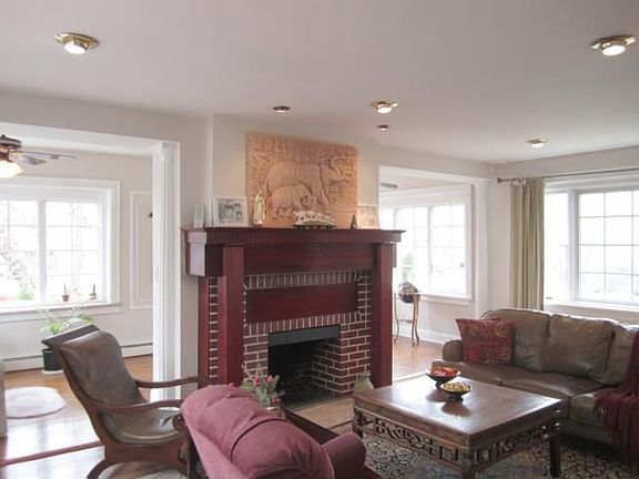 5th image of 22 Fairlawn Ave