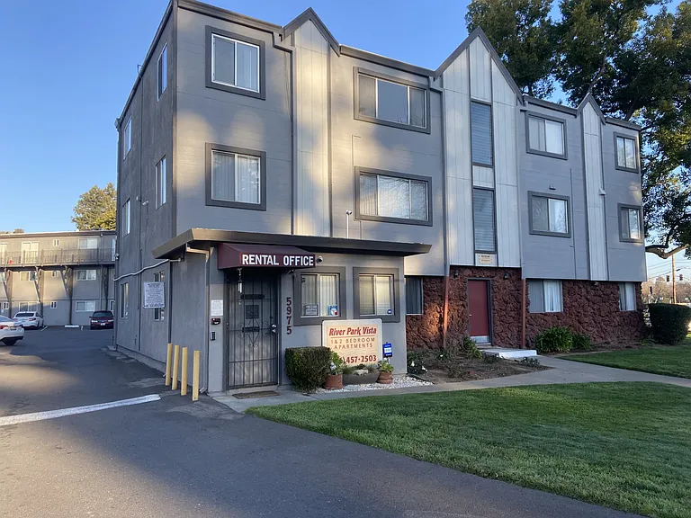 Enjoy professional on-site management and a resident app that puts everything at your fingertips. Pay rent online, submit work orders, and handle parking concerns with ease_all in one place. Schedule your tour today!