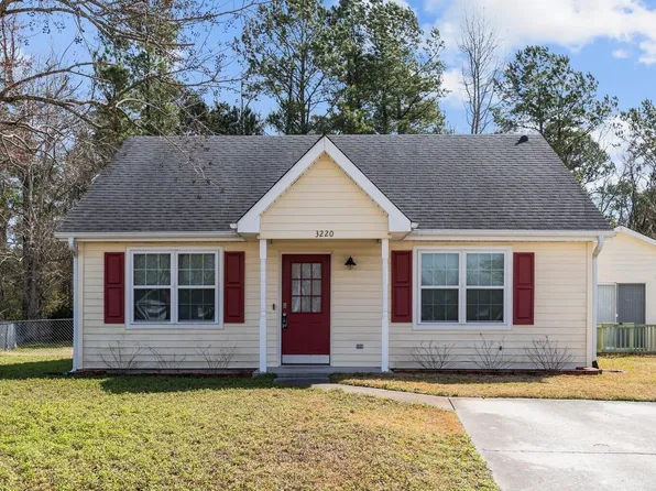 3220 N Whitewood Way, Castle Hayne, NC 28429