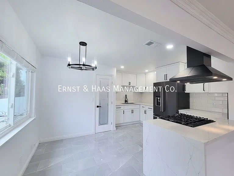 5019 Ashworth St — Photo 9