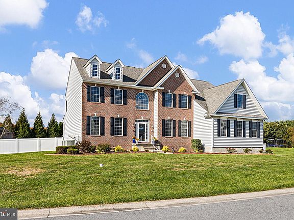 4th image of 734 Hampton Hill Dr